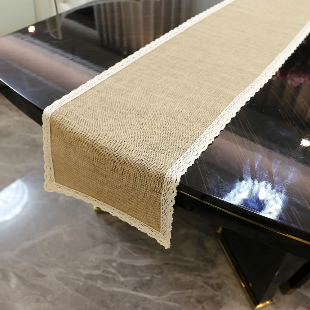 Chemin de Table Minimaliste en Jute à Dentelles