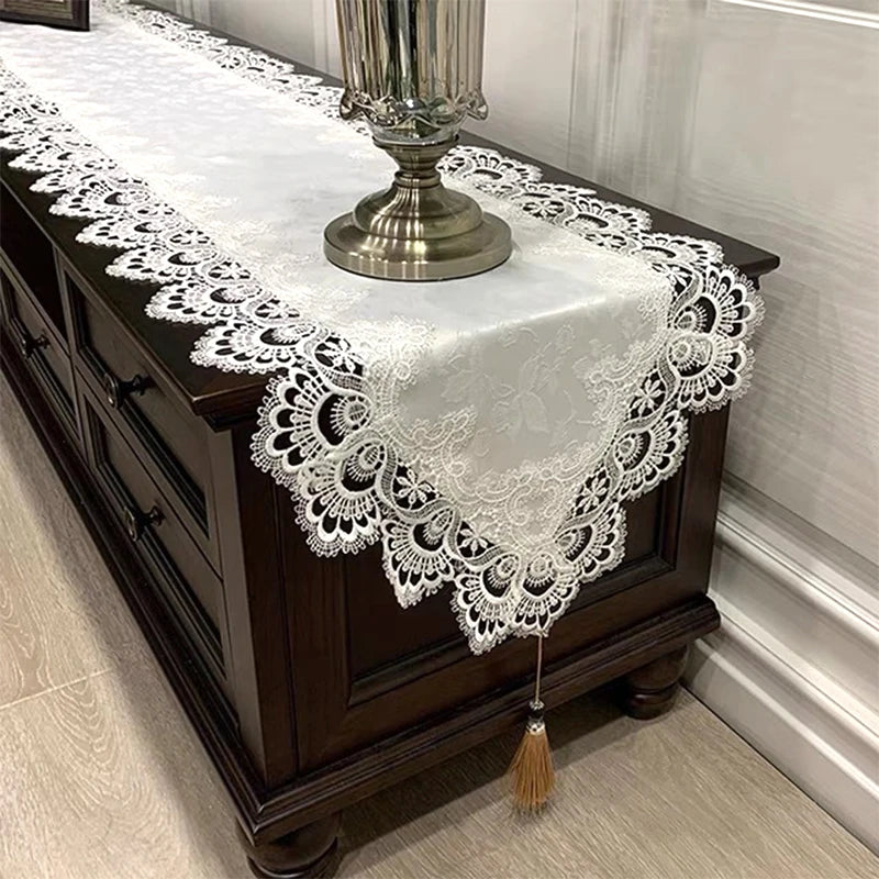 Chemin de Table Noël en Dentelle Brodée Blanc