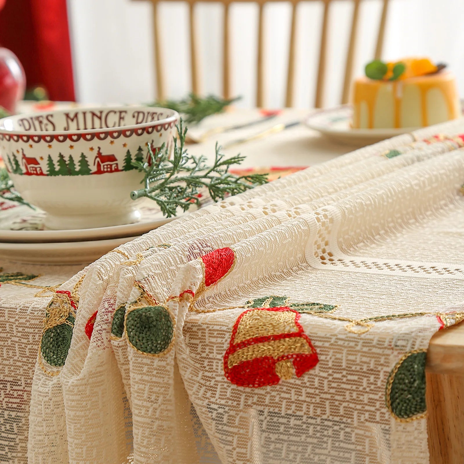 Nappe Chic Brodée Cloches Noël Festive