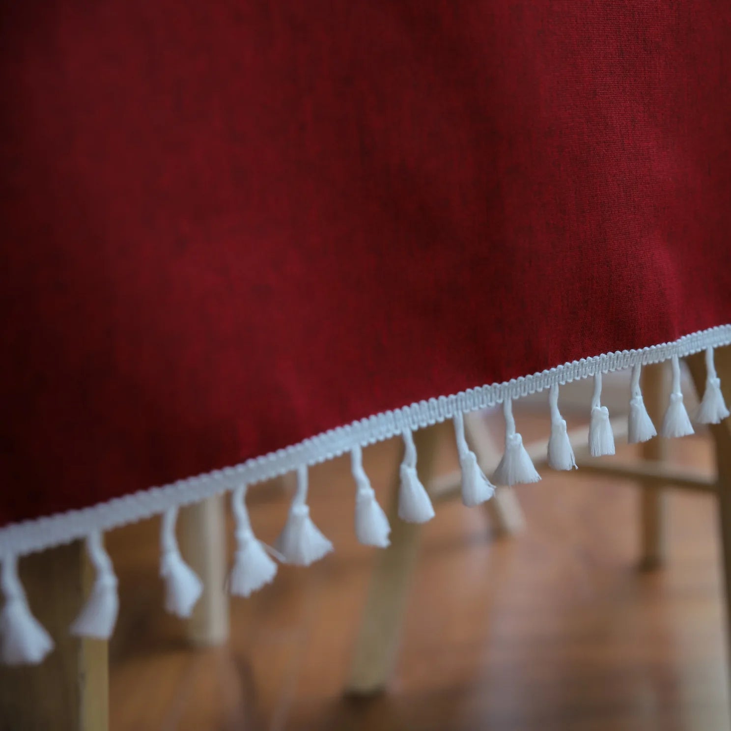 Nappe de Noël Rouge à Pompons Design