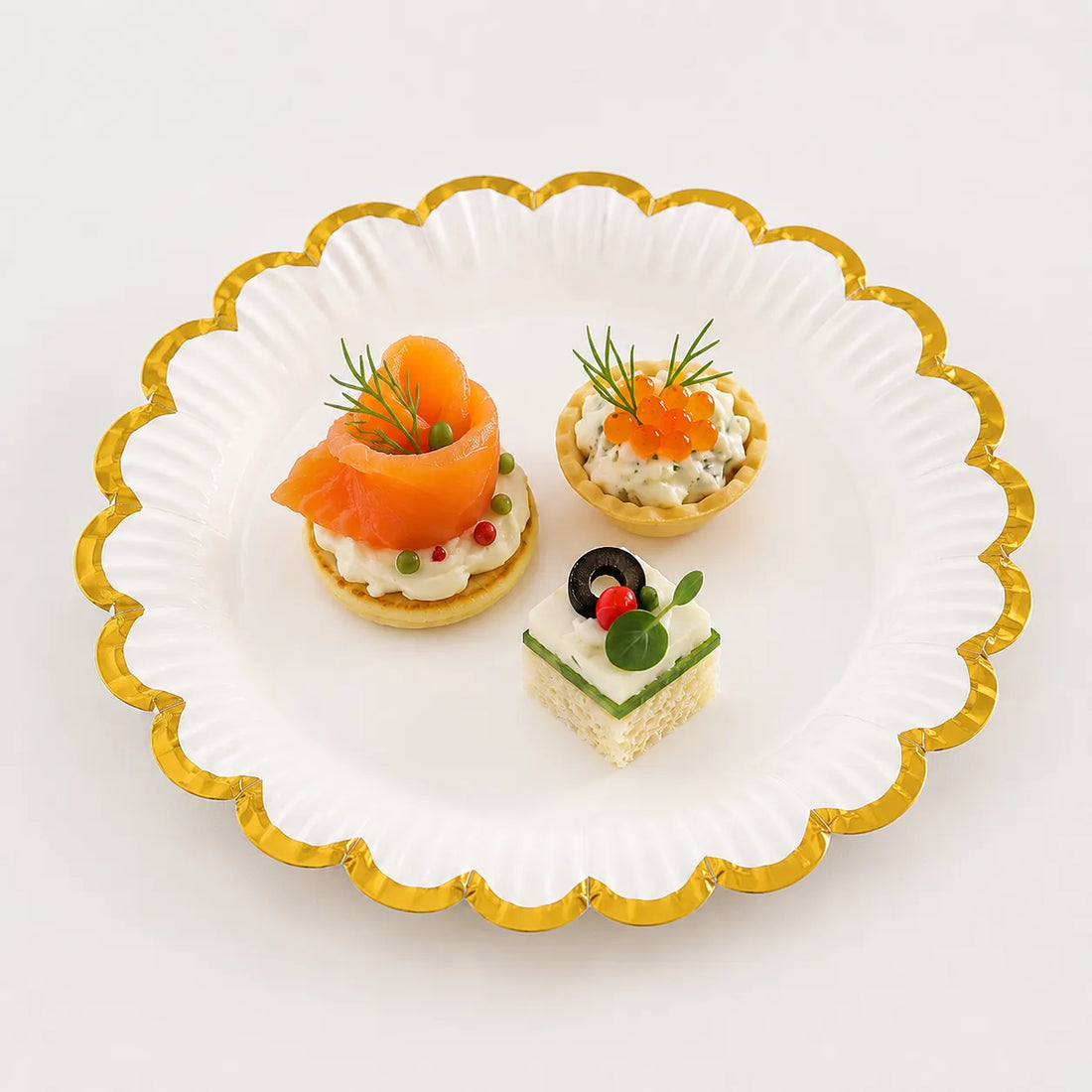 Assiette Blanche en Papier Dentelle Dorée Festive