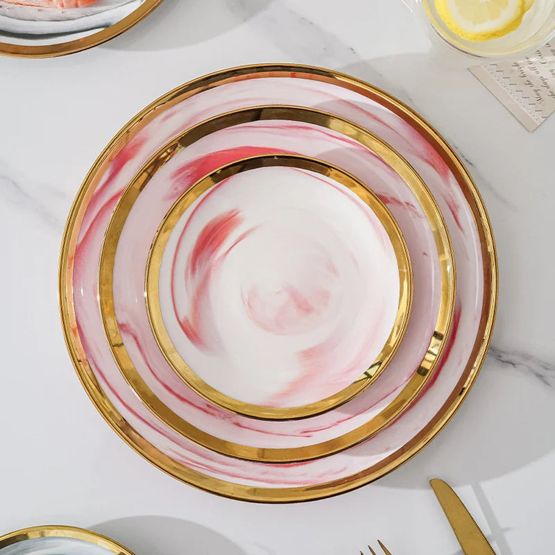 Assiette Rose Marbré à Bord Doré Classe