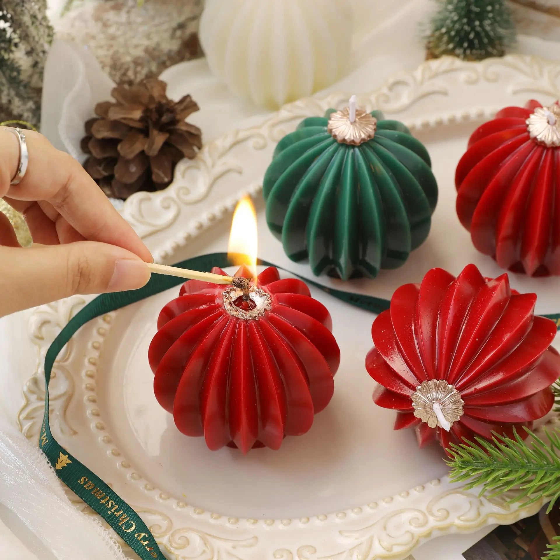 Bougie Décorative Boule de Noël Rouge Design