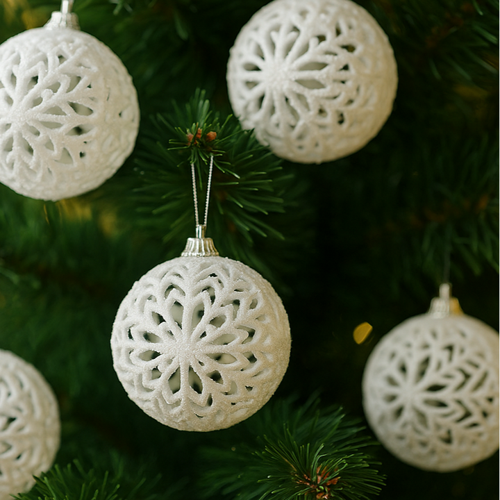 Boules de Noël Blanches Ajourées