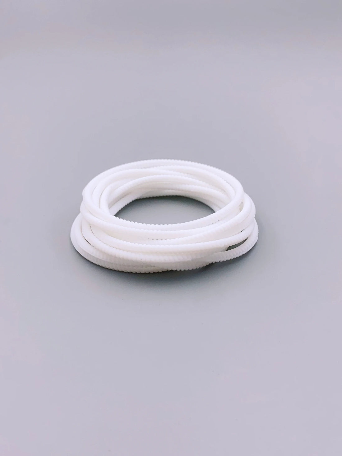 Bracelet Torsadés Blancs Fluorescents classe