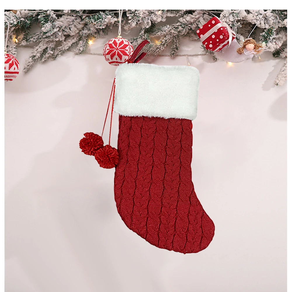 Chaussette Noël Rouge Tricotée à Pompons Traditionnel