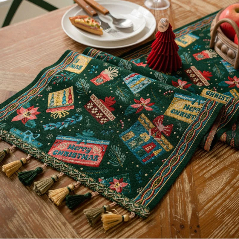 Chemin de Table Noël Vert à Pompons Chic