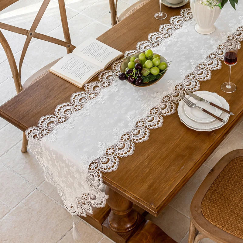 Chemin de Table Noël en Dentelle Brodée