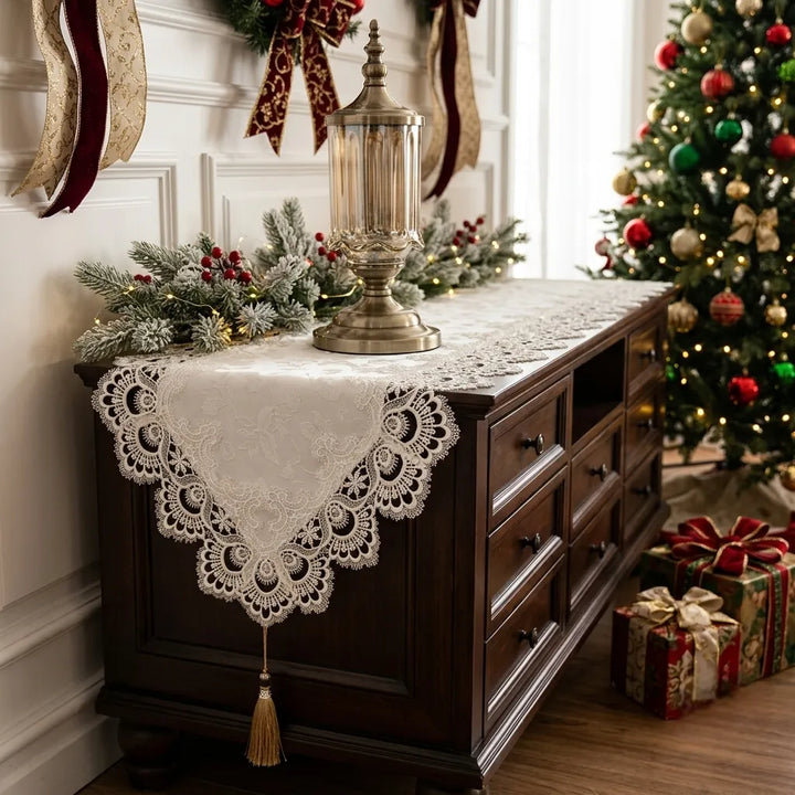 Chemin de Table Noël en Dentelle Brodée Unique