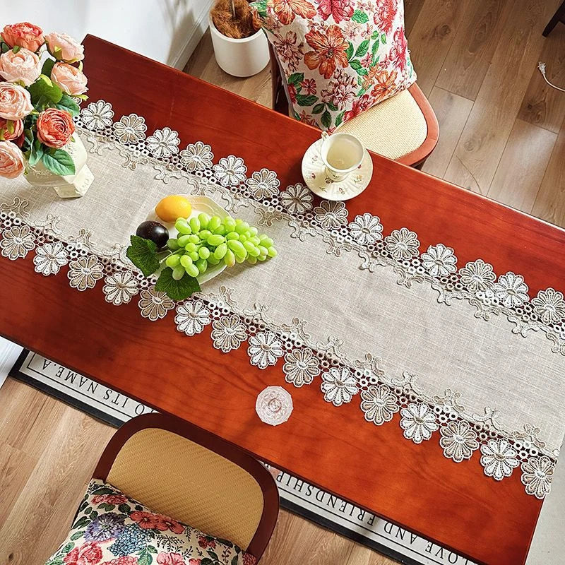 Chemin de Table Noël en Lin à Dentelles Chic