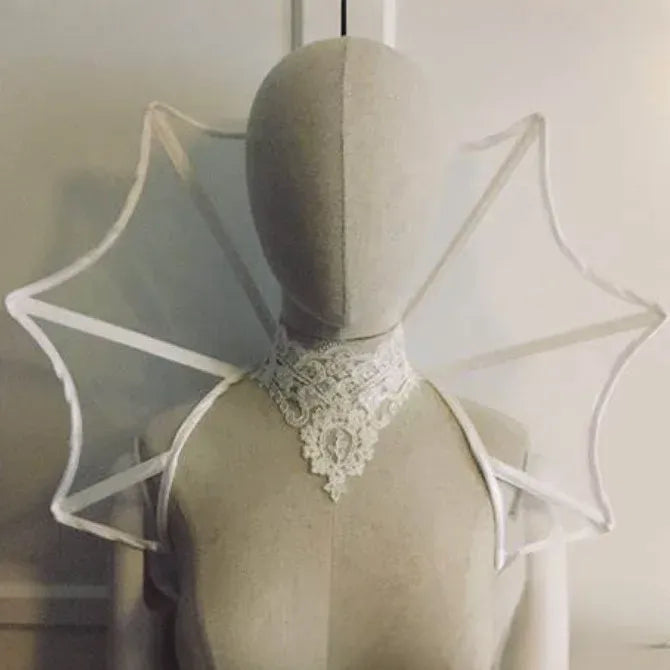 Col Montant Vampire Blanc Chic