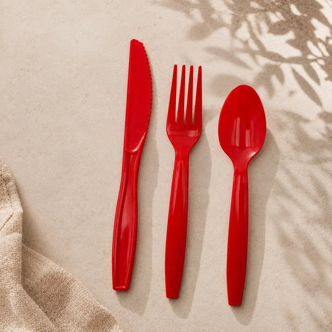 Couvert Jetable Rouge Pratique