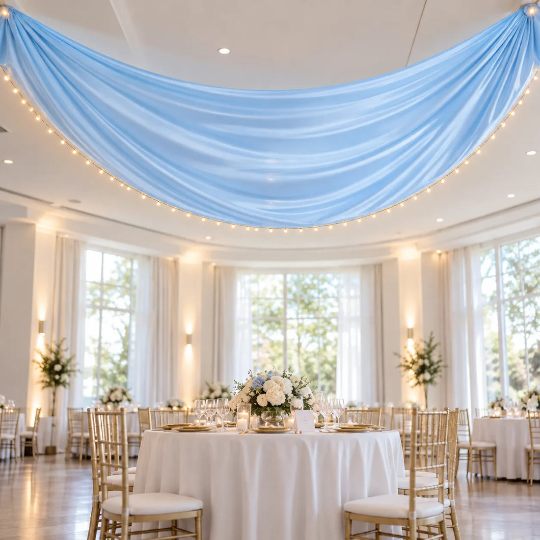 Drapé Satiné Bleu pou Plafond Mariage Chic Raffiné