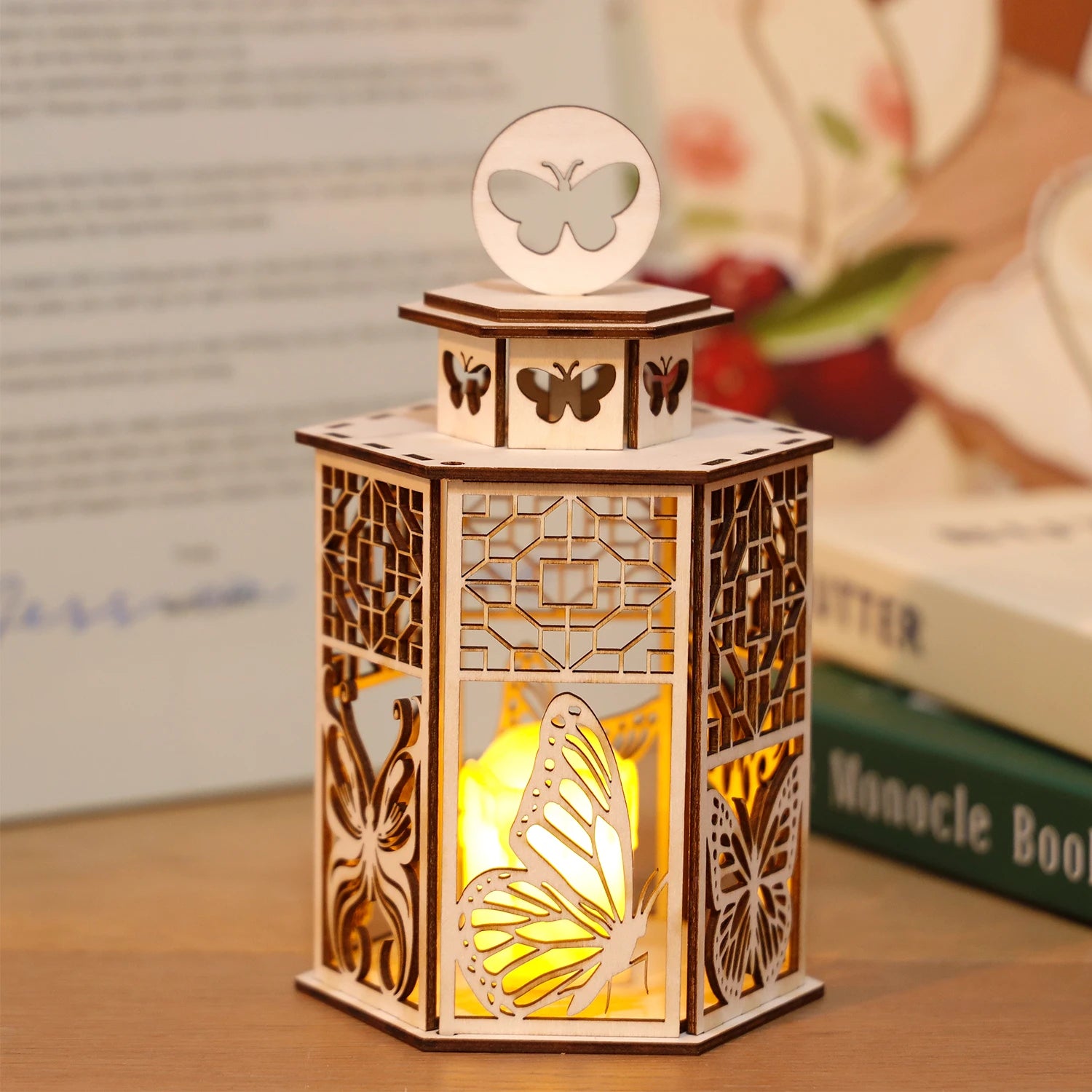 Lanterne en Bois Papillon Chic