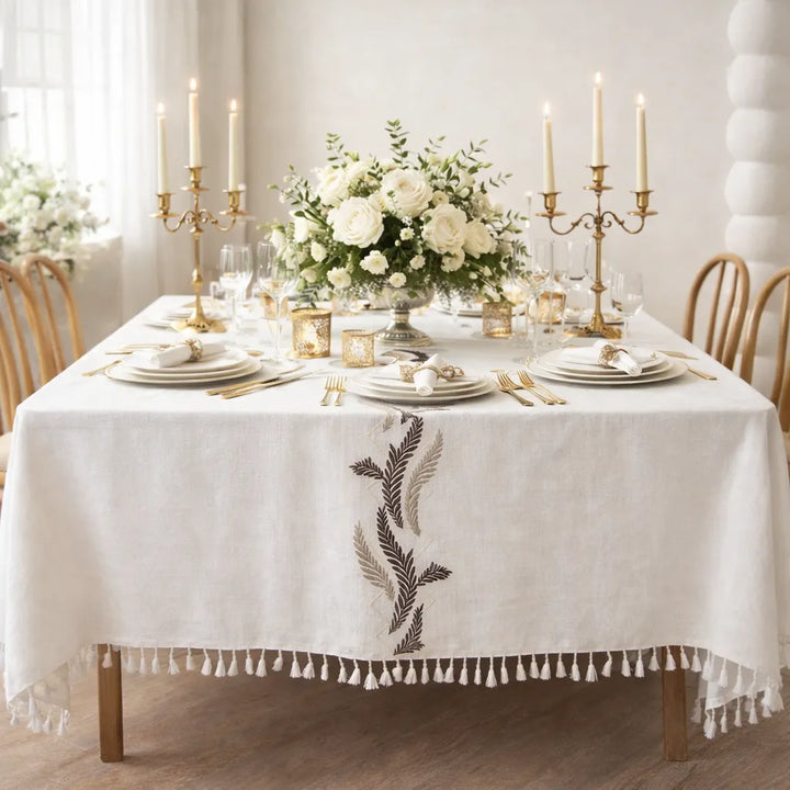 Nappe Elégante Brodée à Franges