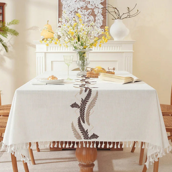 Nappe Elégante Brodée à Franges Belle