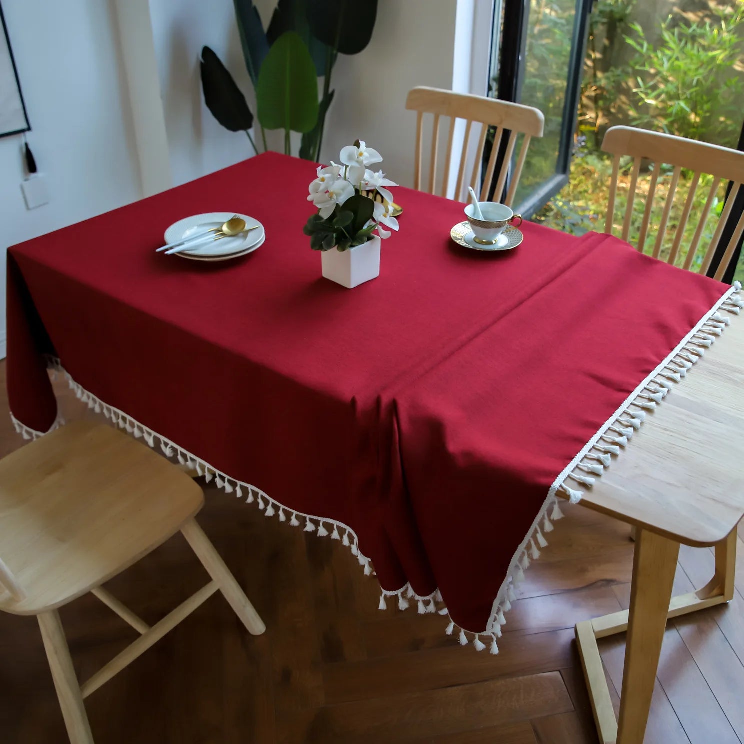 Nappe de Noël Rouge à Pompons Elégante