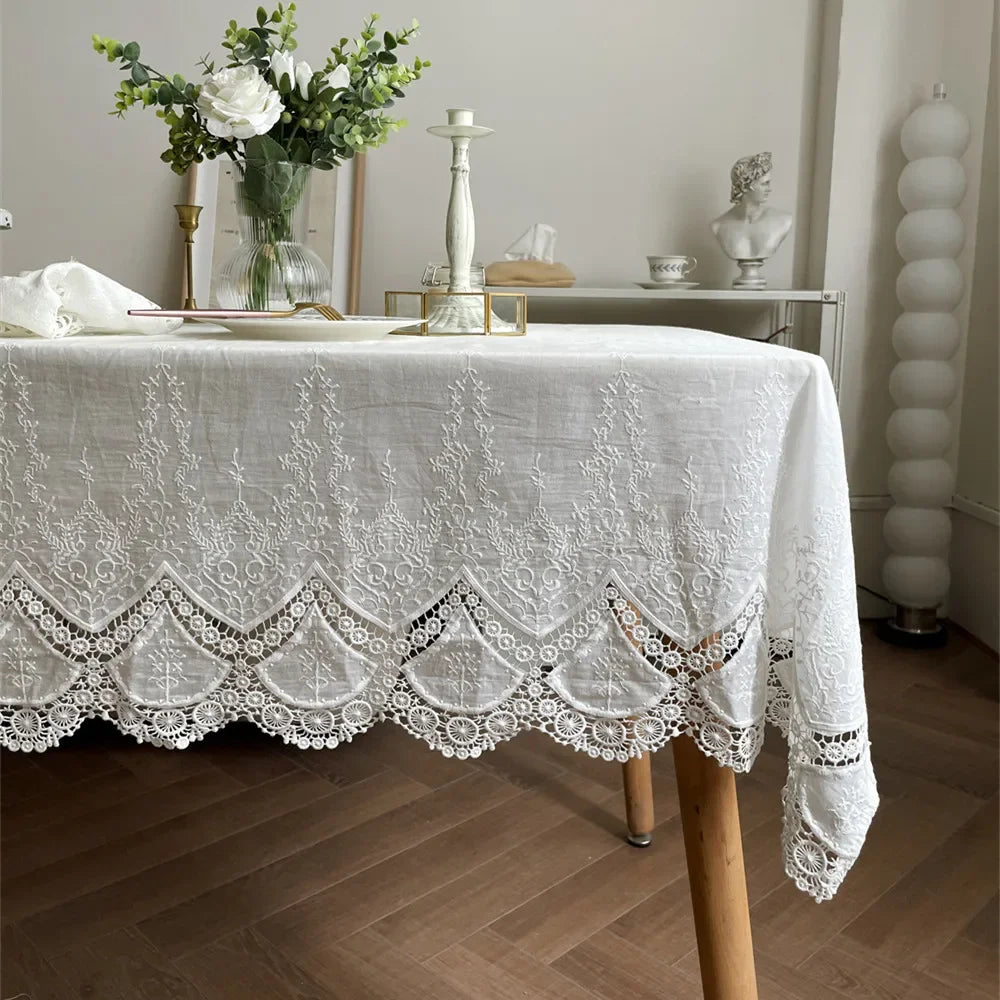 Nappe de Table Blanche Brodée 