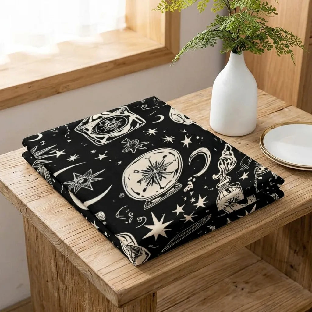 Nappe de Table Noire à Crâne Minimaliste