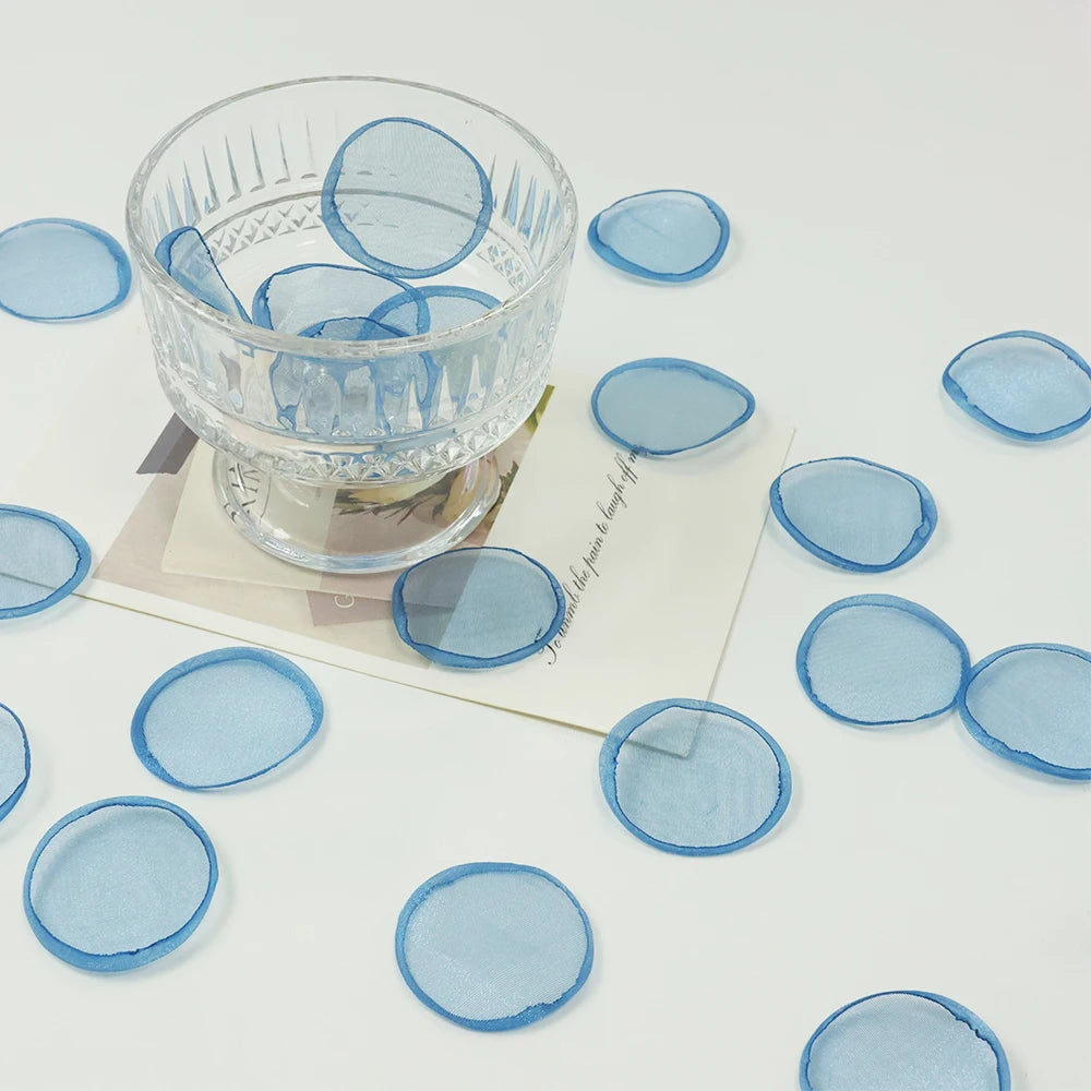 Pétales Décoratifs Bleus en Organza minimaliste