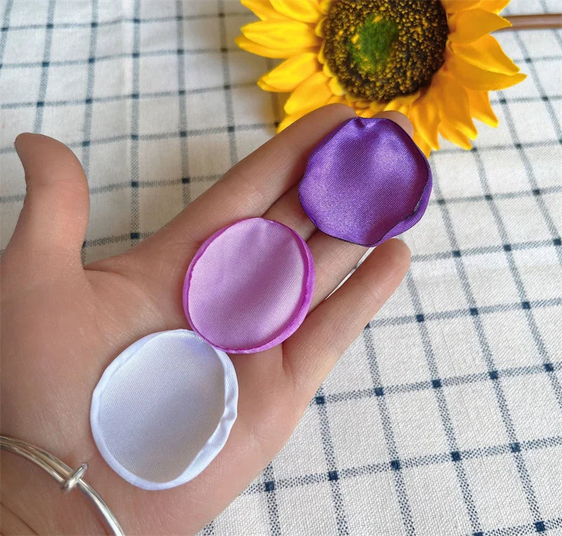 Pétales de Fleurs Violet et Blanc Sophistiqué