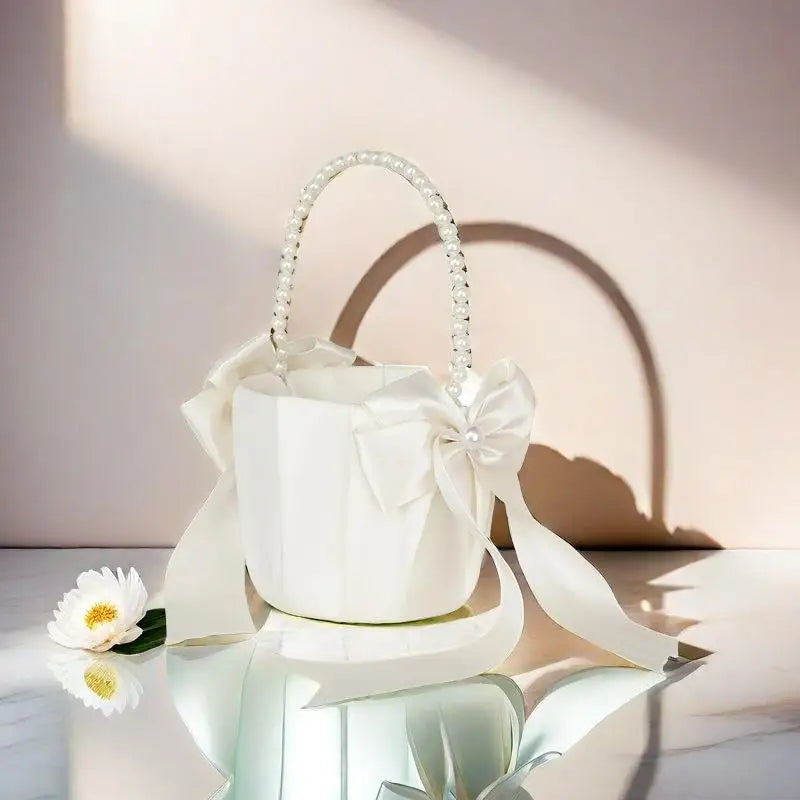 Panier à Pétales en Satin Blanc