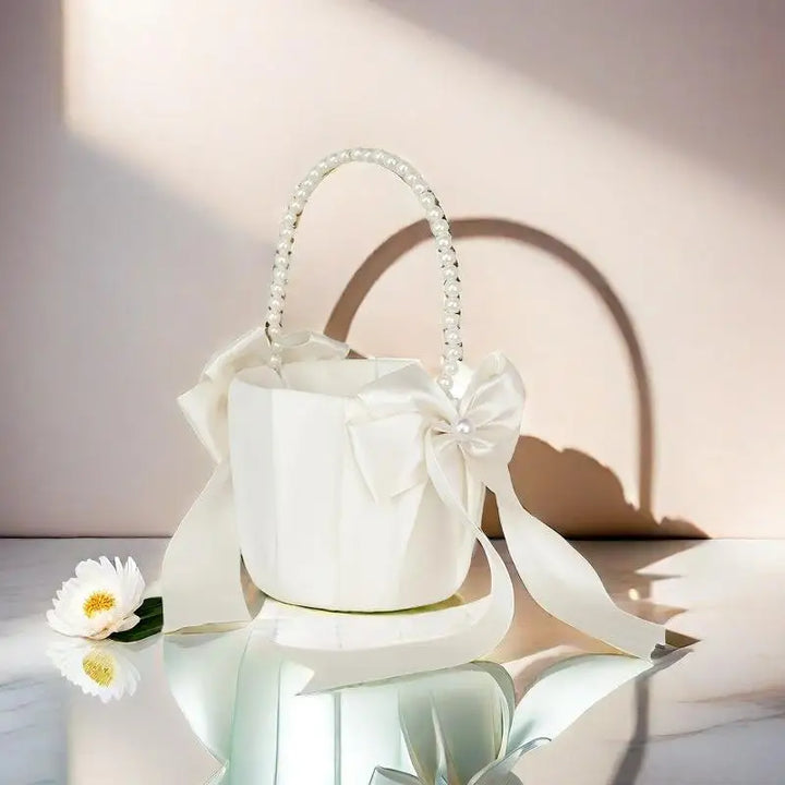 Panier à Pétales en Satin Blanc