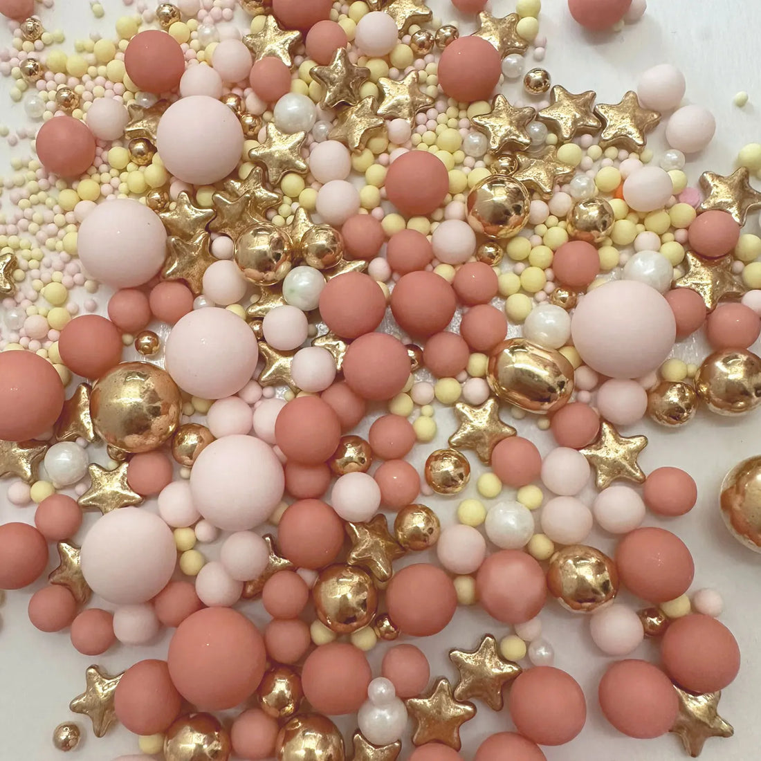 Perles Raffinées Roses et Dorées Gâteau
