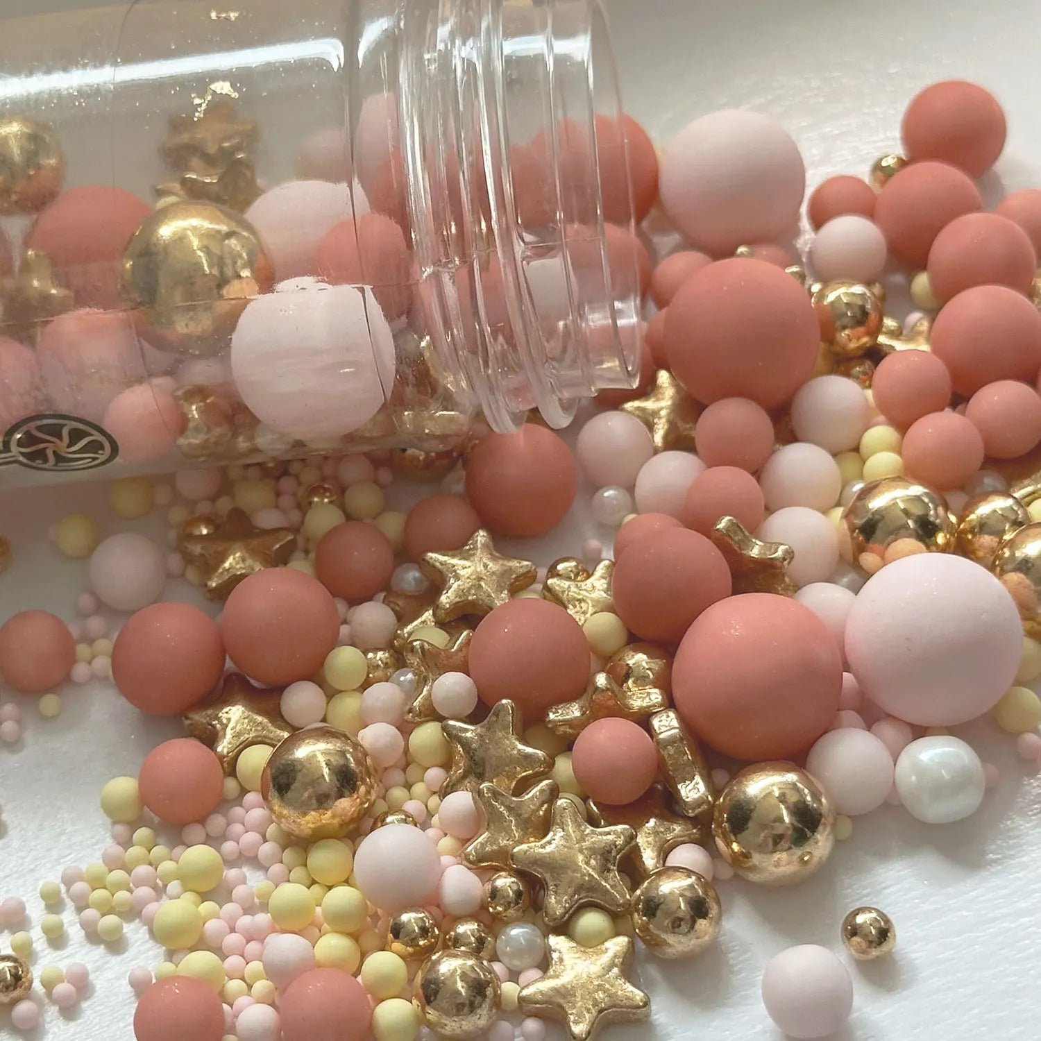 Perles Raffinées Roses et Dorées Gâteau luxe