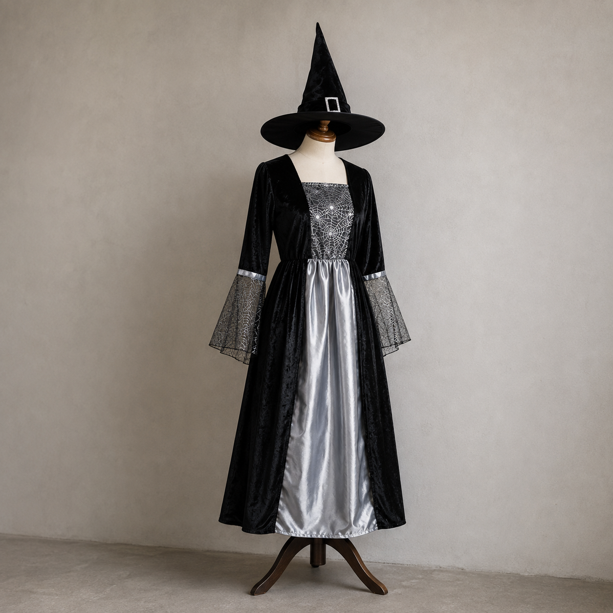 Robe Sorcière Argenté et Noir Design
