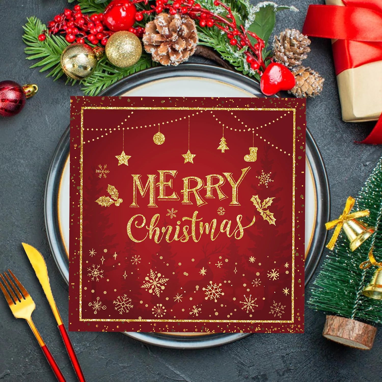 Serviette Noël Rouge et Dorée Raffinée