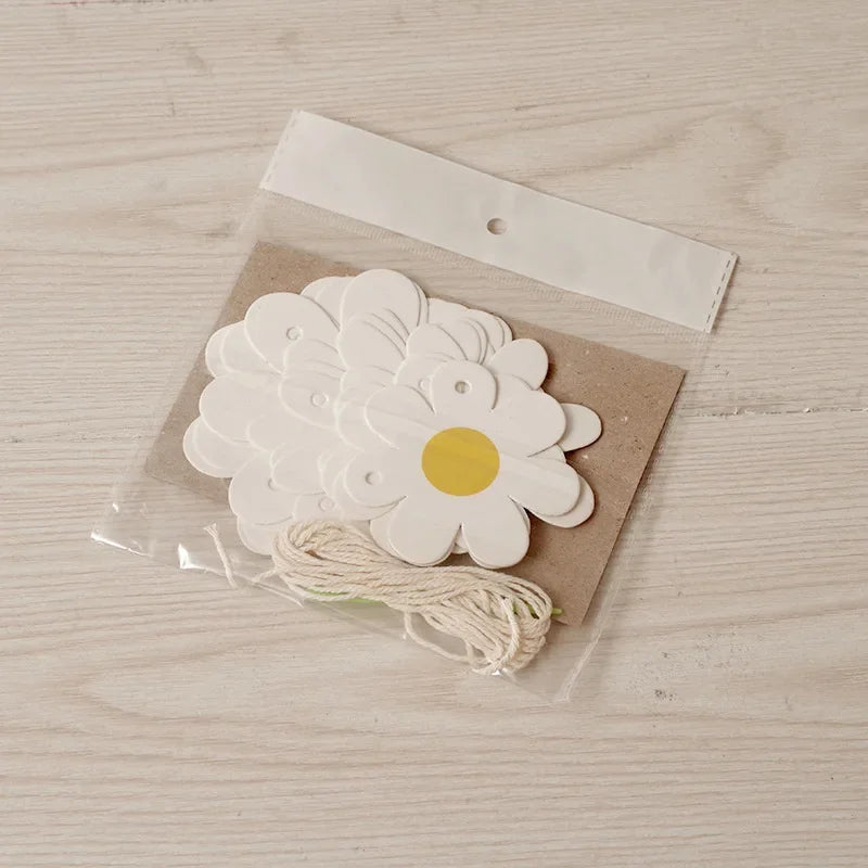 Guirlande Anniversaire Fleurs Blanches Pratique