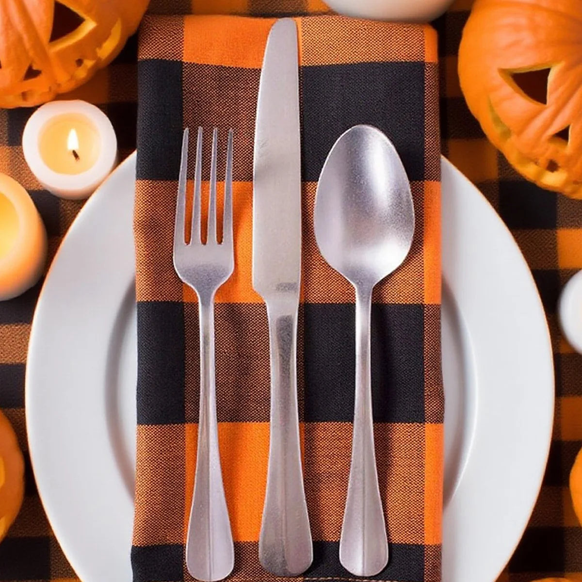 Serviette Carreaux Noir et Orange en Tissu Chic