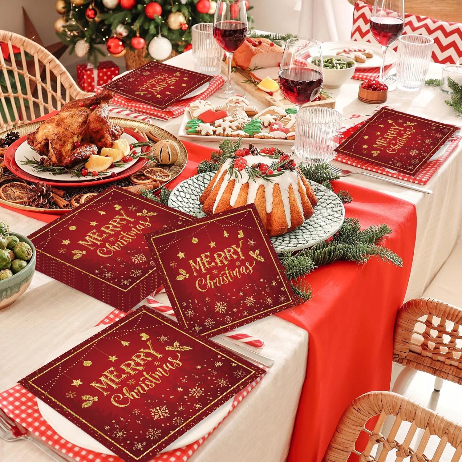 Serviette Noël Rouge et Dorée Raffinée en scène