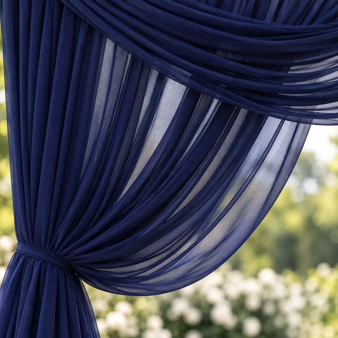 Voilage Bleu Marine pour Arche Mariage élégant