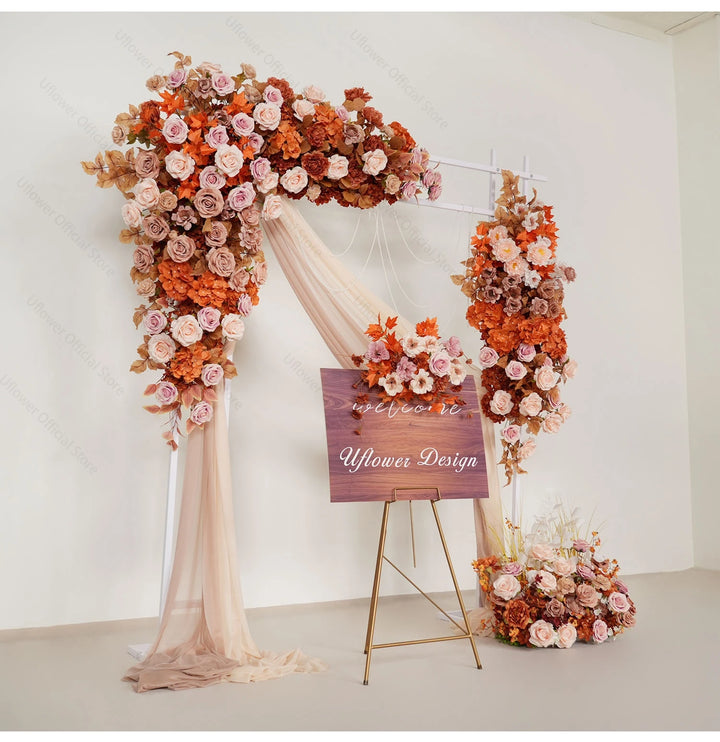 arrangement floral orange pour arche mariage