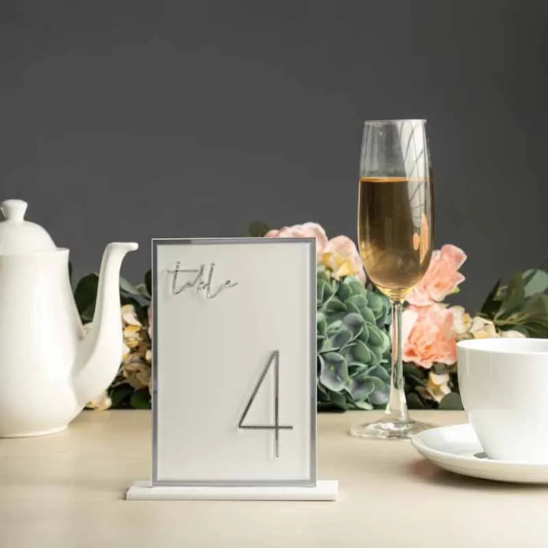 cadre numéro de table mariage épuré en acrylique