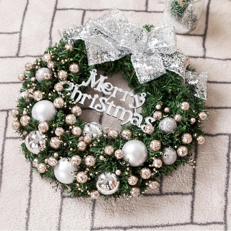 couronne de noël argentée moderne