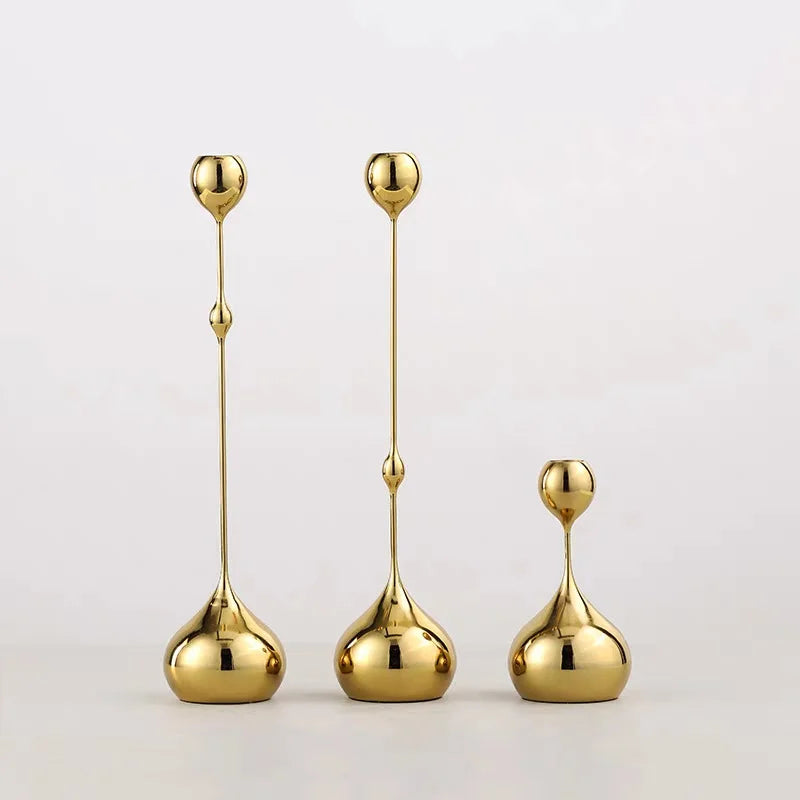 lot de bougeoirs à pieds dorés