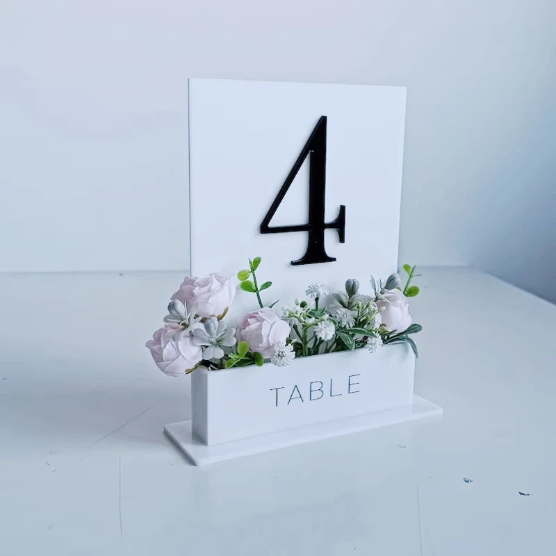 numéro de table original avec contenant à fleurs chic