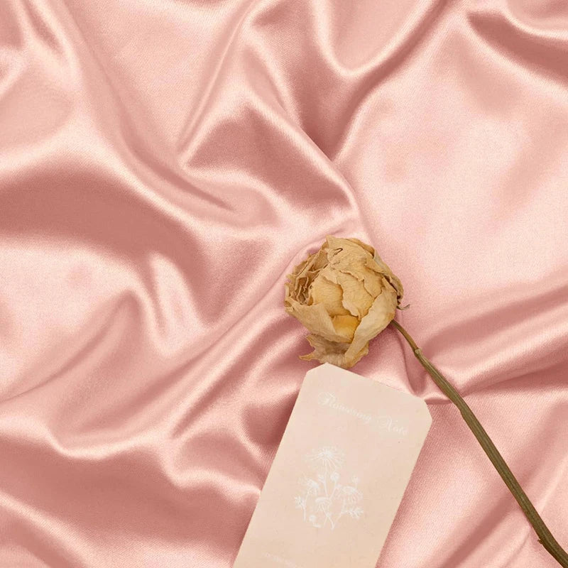 voilage rose tendre en satin pour plafond 